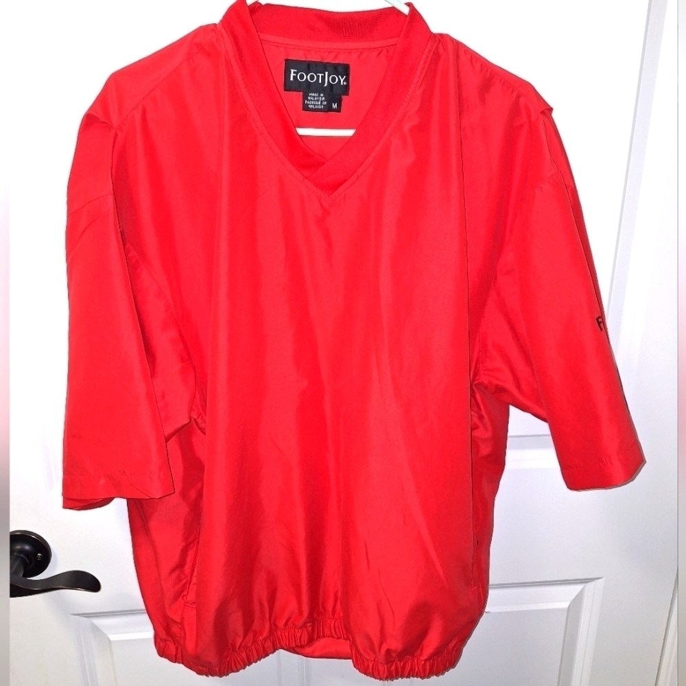 A FootJoy men's medium short sleeve jacket. Pre-loved and in great condion.